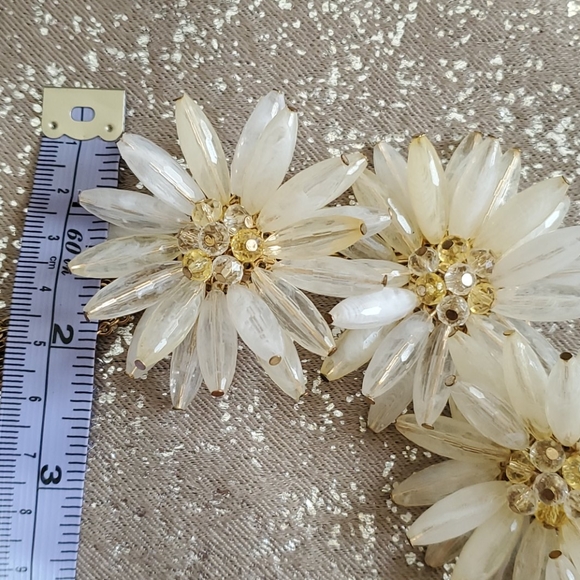 3/$15 Flower necklace - Picture 6 of 6